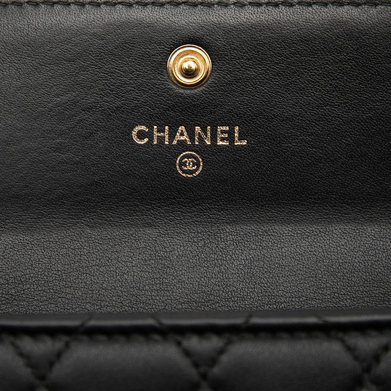 CHANEL（シャネル） ボーイシャネル 二つ折り財布 ブラック ラムスキン