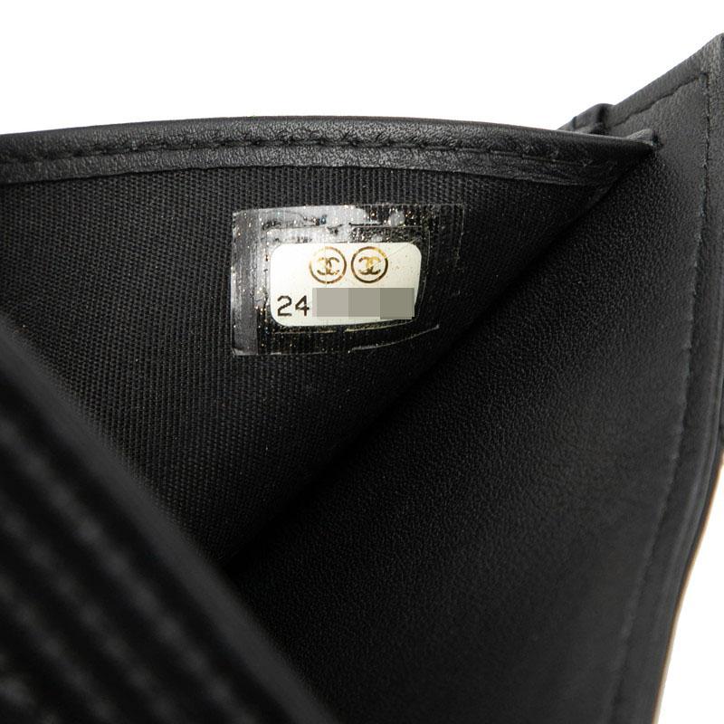 CHANEL（シャネル） ボーイシャネル 二つ折り財布 ブラック ラムスキン