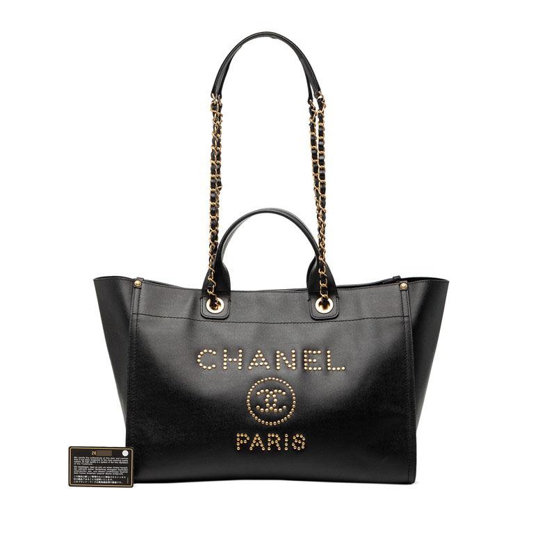 CHANEL（シャネル） ドーヴィル ロゴスタッズ キャビアスキン トート