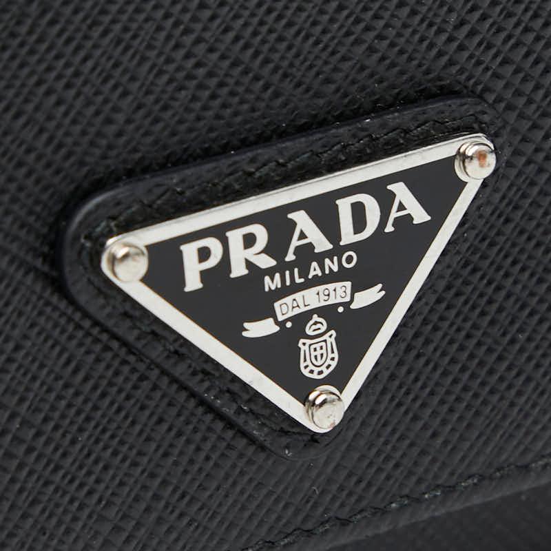 PRADA（プラダ） 三角ロゴプレート 三つ折り財布 ブラック