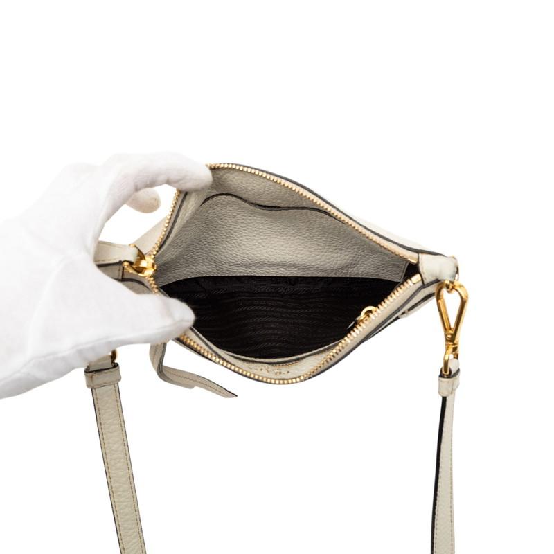 PRADA（プラダ） 斜め掛け ショルダーバッグ ホワイト レザー