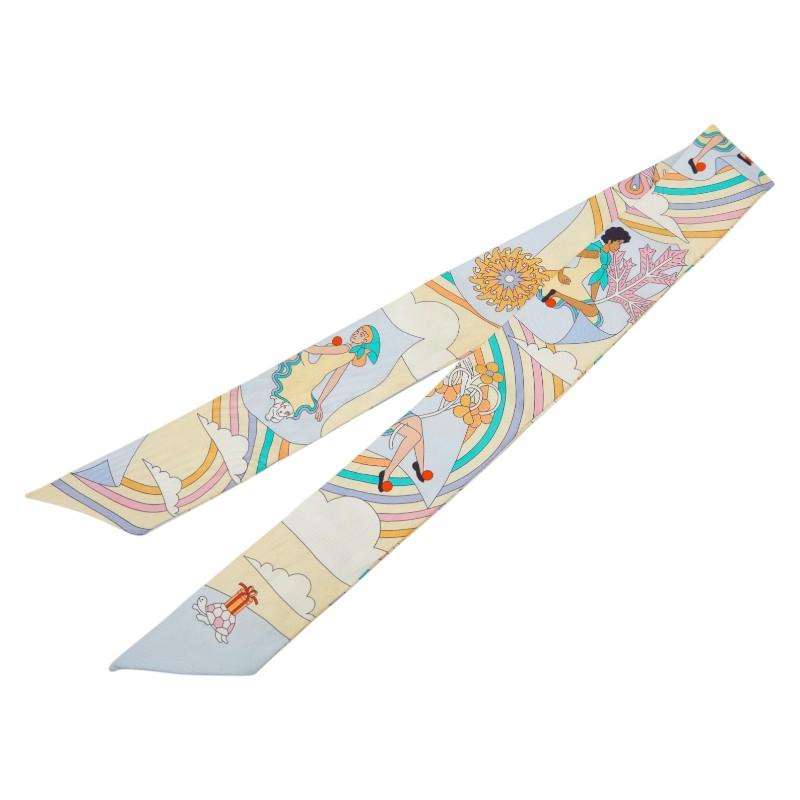 HERMES空飛ぶカレ CARRES VOLANTS ツイリー HERMES（エルメス） ツイリー CARRES VOLANTS 空飛ぶカレ スカーフ