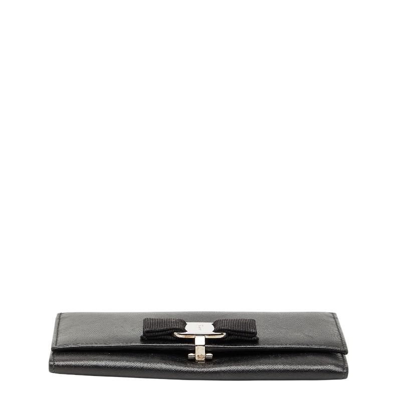 フェラガモ Salvatore Ferragamo ファスナー付き ヴァラリボン 長財布  ブラック【中古】 サルヴァトーレフェラガモ ヴァラリボン 長財布 ブラック レザー