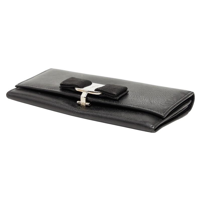 フェラガモ Salvatore Ferragamo ファスナー付き ヴァラリボン 長財布  ブラック【中古】 サルヴァトーレフェラガモ ヴァラリボン 長財布 ブラック レザー