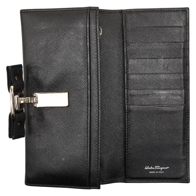 フェラガモ Salvatore Ferragamo ファスナー付き ヴァラリボン 長財布  ブラック【中古】 サルヴァトーレフェラガモ ヴァラリボン 長財布 ブラック レザー