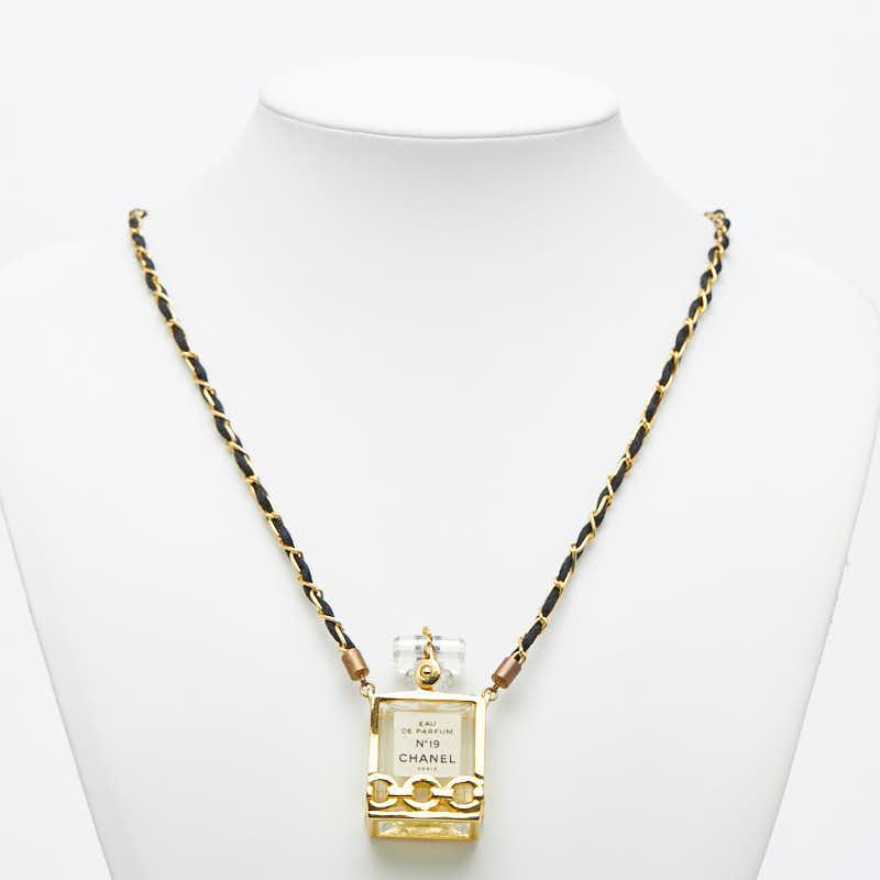 CHANEL（シャネル） No.19 香水 パフューム ボトル チェーン 