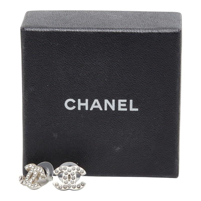 CHANEL シルバーロゴピアス 箱付き CHANEL（シャネル） ココマーク ピアス 09V刻印 シルバー メタル