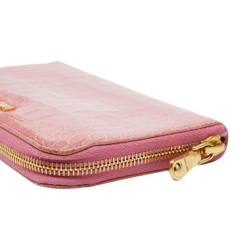 miu miu（ミュウミュウ） クロコ型押し ラウンドファスナー 長財布 