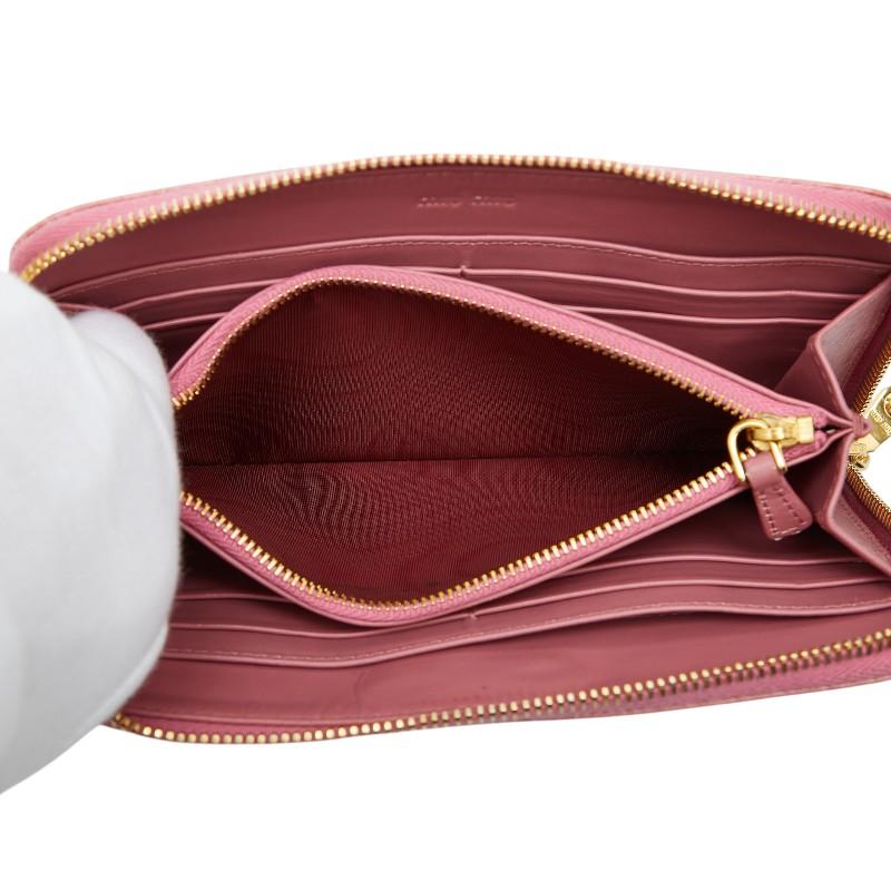 miu miu（ミュウミュウ） クロコ型押し ラウンドファスナー 長財布