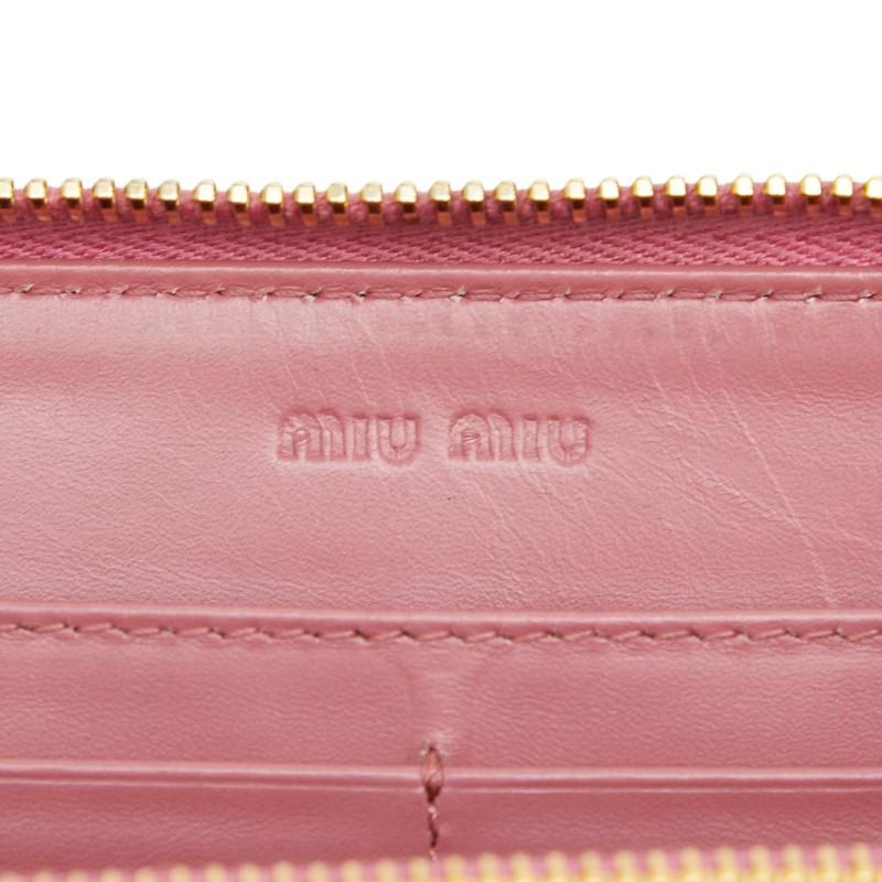 miu miu（ミュウミュウ） クロコ型押し ラウンドファスナー 長財布