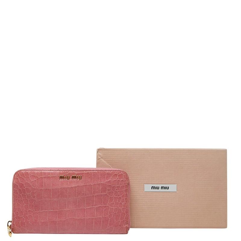 MIU MIU ミュウミュウ 長財布 クロコ型押し ピンクベージュ レザー miu miu（ミュウミュウ） クロコ型押し ラウンドファスナー 長財布
