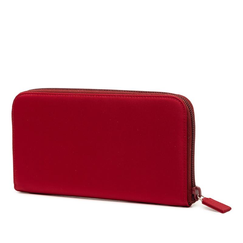 PRADA（プラダ） 三角ロゴプレート ラウンドファスナー 長財布 M506