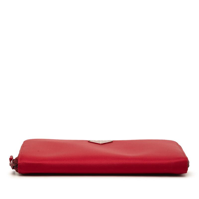 PRADA（プラダ） 三角ロゴプレート ラウンドファスナー 長財布 M506
