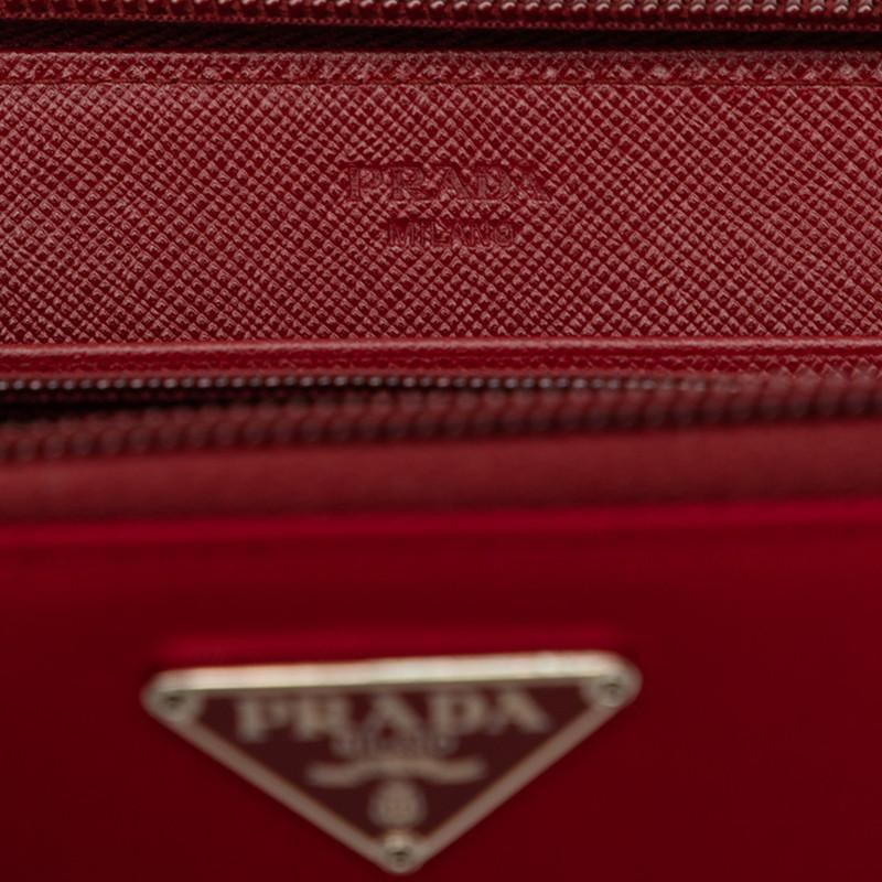 PRADA（プラダ） 三角ロゴプレート ラウンドファスナー 長財布 M506