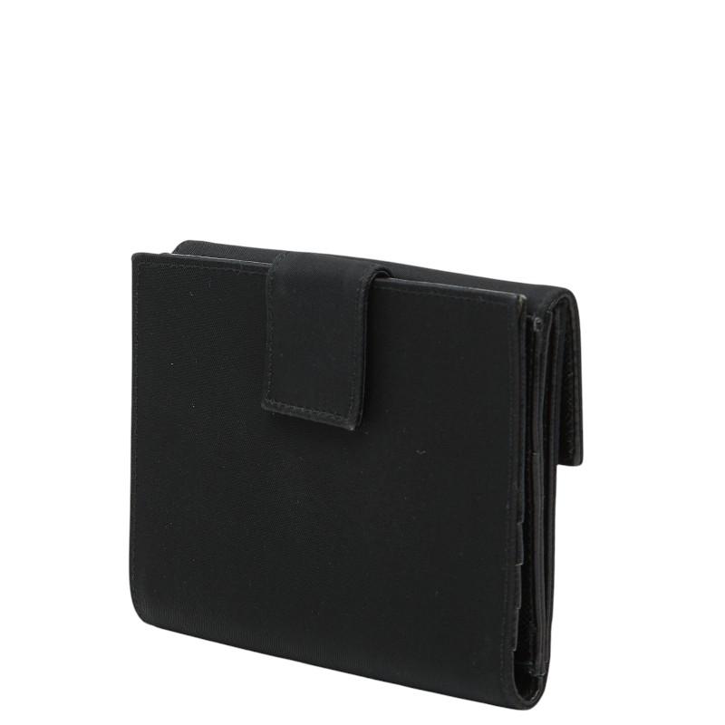 PRADA（プラダ） 三角ロゴプレート 二つ折り財布 ブラック ナイロン