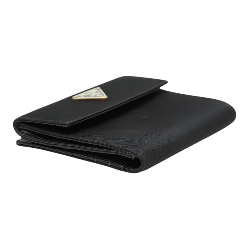 PRADA（プラダ） 三角ロゴプレート 二つ折り財布 ブラック ナイロン