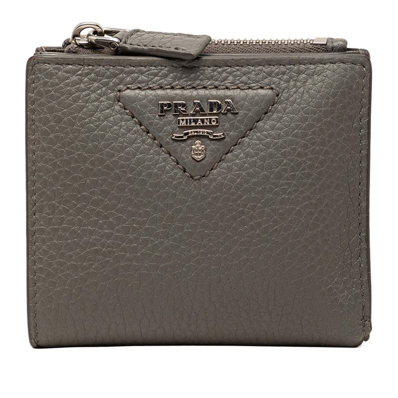 PRADA プラダ カーフレザー　トライアングルロゴ　コンパクトウォレット PRADA（プラダ） トライアングルロゴ 二つ折り財布 コンパクト