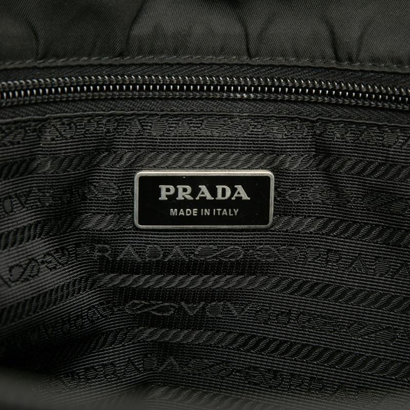 PRADA（プラダ） 三角ロゴプレート ショルダーバッグ メッセンジャー