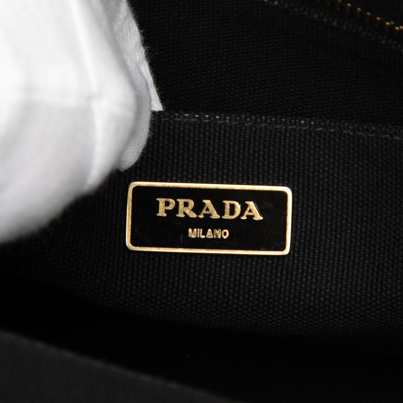PRADA（プラダ） 三角ロゴプレート カナパ ミニ ハンドバッグ