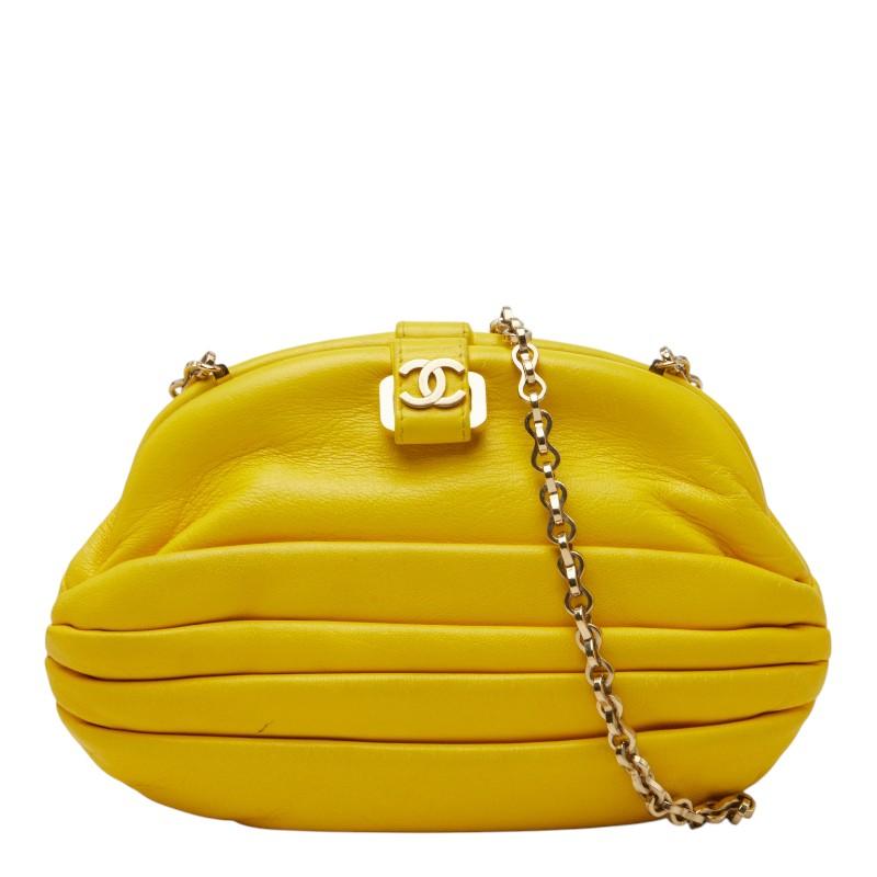かおる！CHANELシャネル☆ケース イエローレザー ココマーク CHANEL（シャネル） ココマーク ショルダーバッグ イエロー レザー