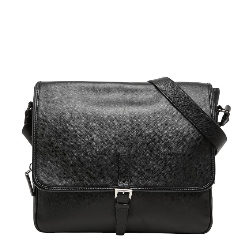 美品✨プラダ メッセンジャーバッグ ギャランティ　サフィアーノ 三角ロゴ 大容量 PRADA（プラダ） 三角ロゴプレート ショルダーバッグ メッセンジャー