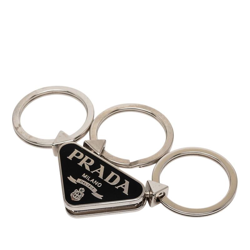 PRADA（プラダ） 三角ロゴプレート キーホルダー シルバー ブラック
