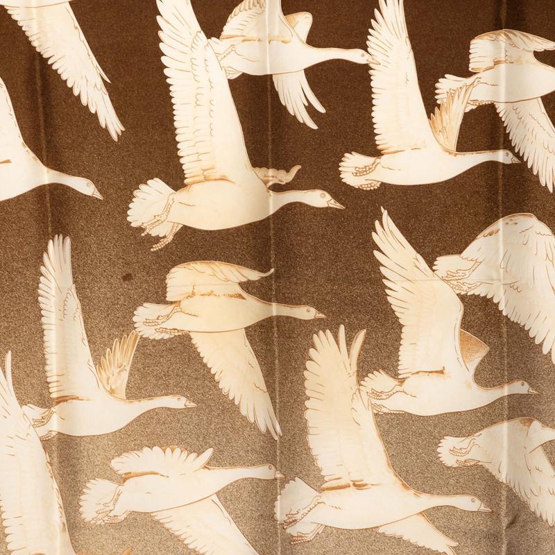 お値下げ❗️HERMESカレ90 渡り鳥 HERMES（エルメス） カレ90 Oiseaux Migrateurs 渡り鳥 スカーフ