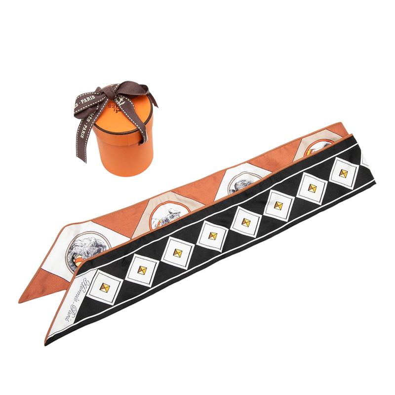 お値下げ　HERMES　エルメス　スカーフ　ツイリー　犬と首輪　コリエエシアン HERMES（エルメス） ツイリー Colliers et Chiens コリエ・エ・シアン