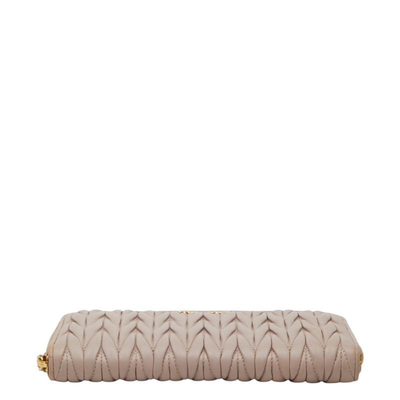 ミュウミュウ　マテラッセ　ラウンドファスナー　ピンクベージュ　レディース　長財布 miu miu（ミュウミュウ） マテラッセ ラウンドファスナー 長財布