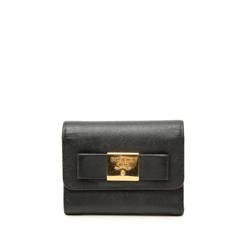 PRADA サフィアーノ 三つ折り財布 ブラック リボン PRADA（プラダ） リボン 三つ折り財布 ブラック サフィアーノレザー