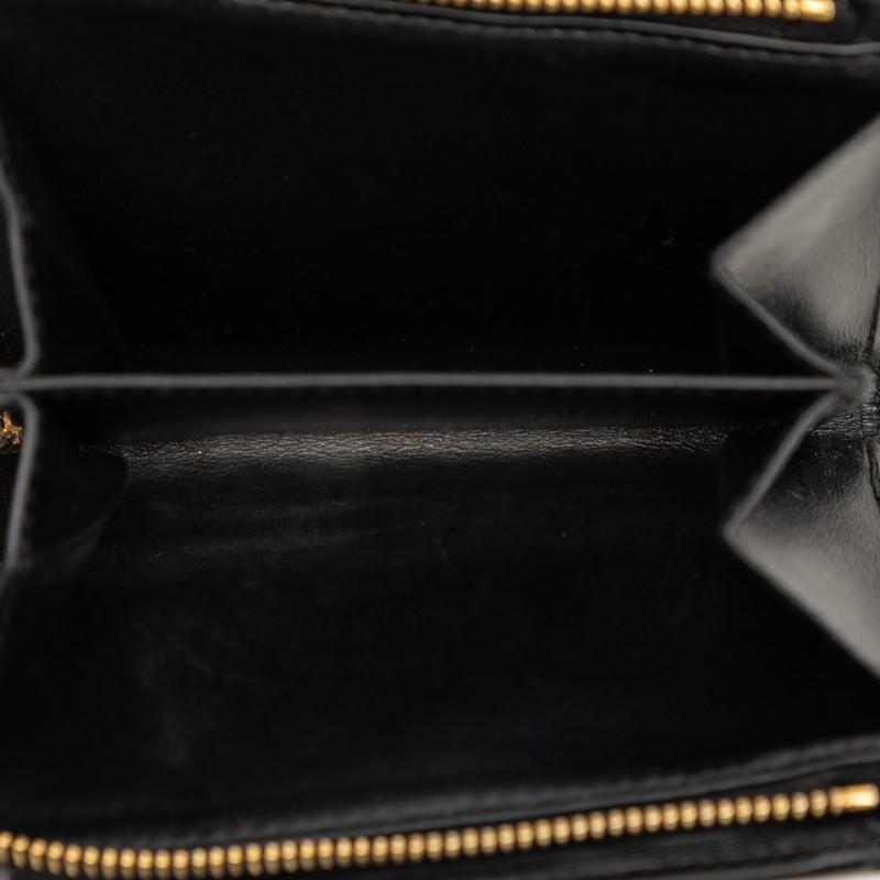 PRADA（プラダ） トライアングルロゴ 二つ折り財布 コンパクト