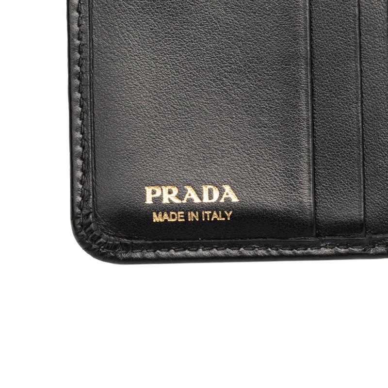 PRADA（プラダ） トライアングルロゴ 二つ折り財布 コンパクト