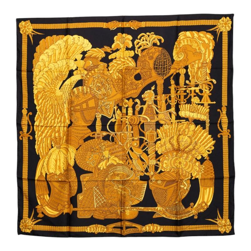 未使用級 HERMES エルメス スカーフ カレ 90 羽飾りの騎兵兜 シルク HERMES（エルメス） カレ90 ARMETS en PANACHE 羽飾りの兜 スカーフ
