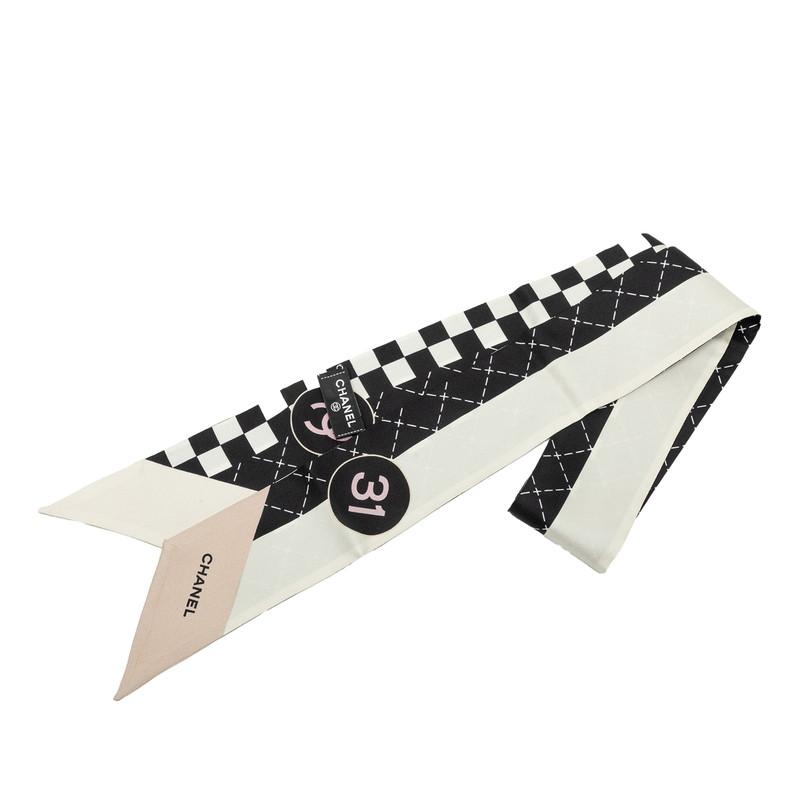 CHANEL シャネル　スカーフ ココマーク シルク　ホワイト　ブラック CHANEL（シャネル） ココマーク スカーフ ブラック ホワイト シルク