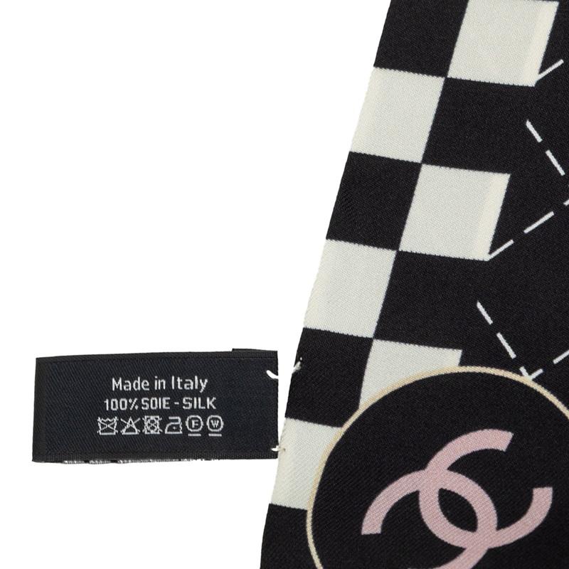 CHANEL シャネル　スカーフ ココマーク シルク　ホワイト　ブラック CHANEL（シャネル） ココマーク スカーフ ブラック ホワイト シルク