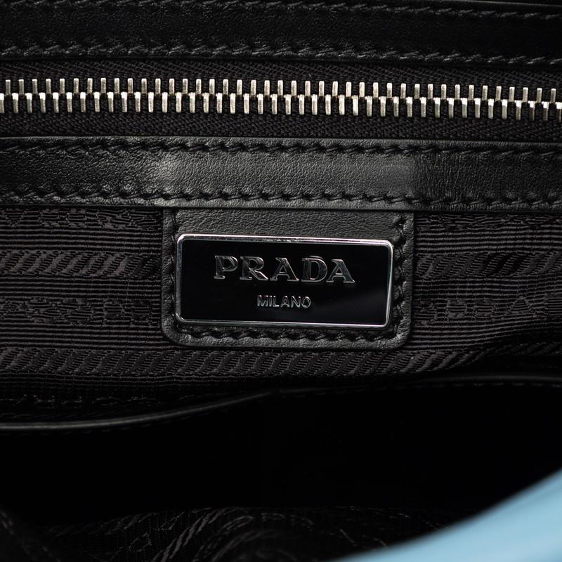 PRADA（プラダ） 三角ロゴプレート 斜め掛け ショルダーバッグ 2VH030