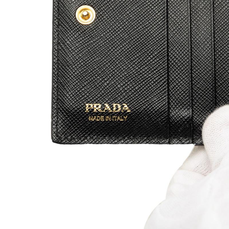 PRADA（プラダ） ロゴ 二つ折り財布 ブラック サフィアーノレザー