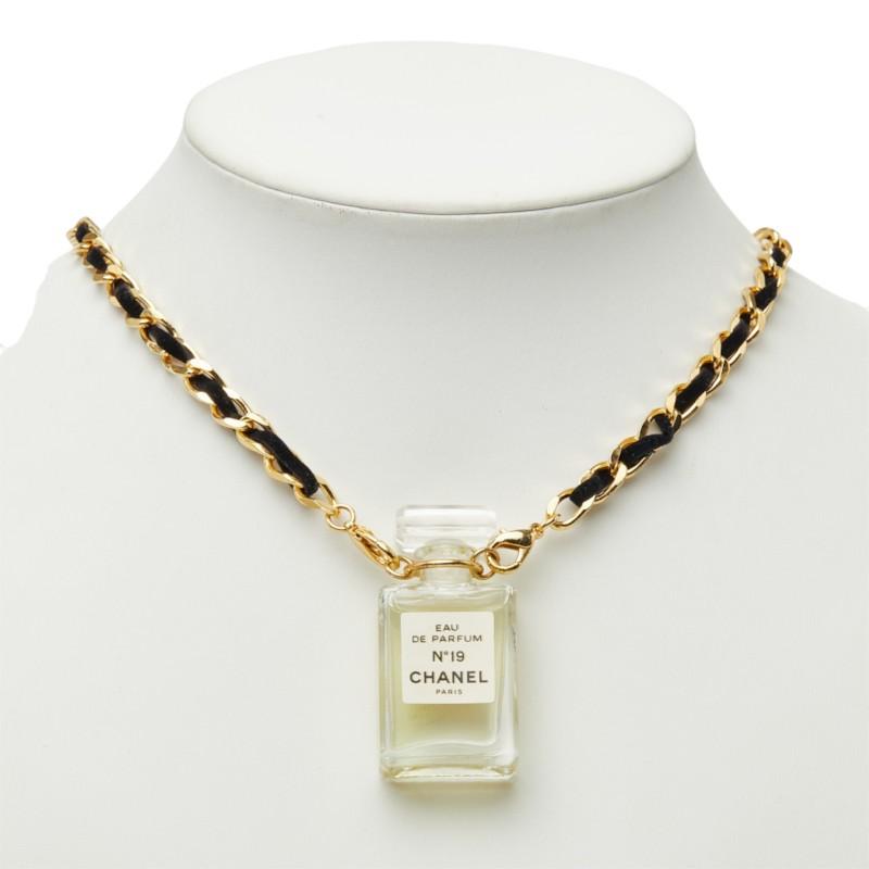 CHANEL N°19 香水ネックレス CHANELNO19パルファム28ml CHANEL（シャネル） N°19 オードゥ パルファム パフュームボトル