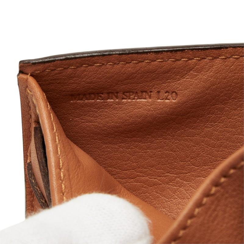 LOEWE（ロエベ） 三つ折り財布 ブラウン レザー レディース 中古