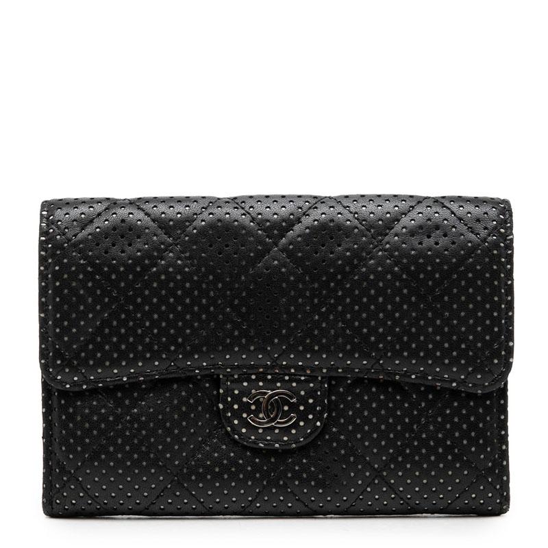 CHANEL（シャネル） ココマーク マトラッセ パンチング 二つ折り財布