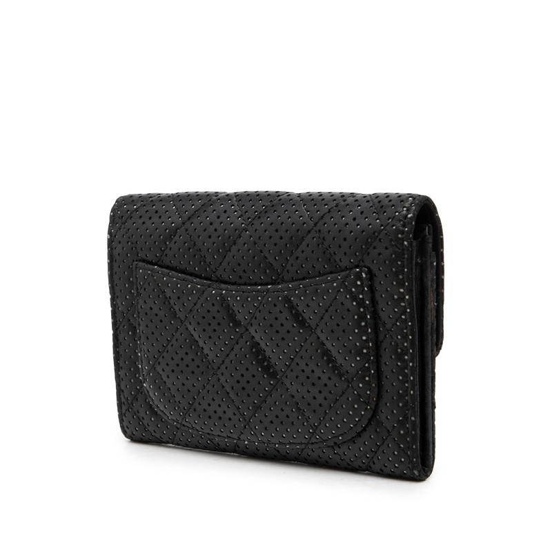 CHANEL（シャネル） ココマーク マトラッセ パンチング 二つ折り財布