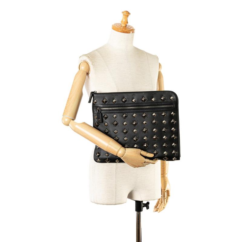 エム シー エム ヴィセトス ロゴグラム スタッズ クラッチバッグ  