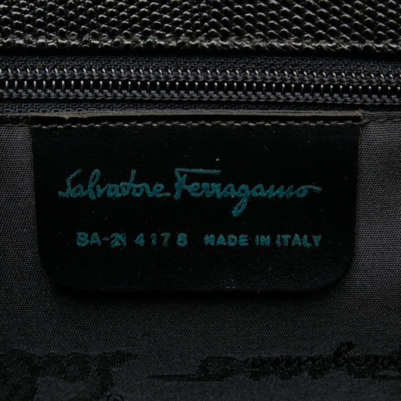 サルヴァトーレフェラガモ ヴァラリボン リザード型押し