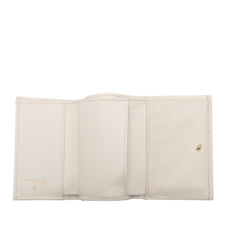 新品 シャネル ココマーク ラインストーン マトラッセ 三つ折り財布 CHANEL（シャネル） マトラッセ ココマーク ラインストーン 三つ折り