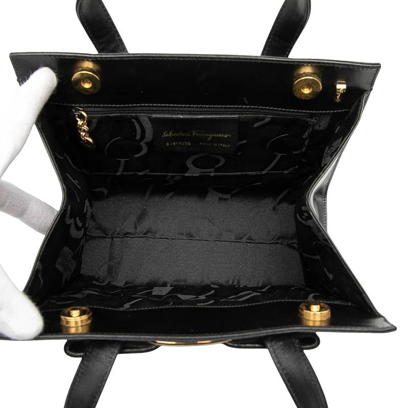 サルヴァトーレフェラガモ ヴァラリボン ショルダーバッグ