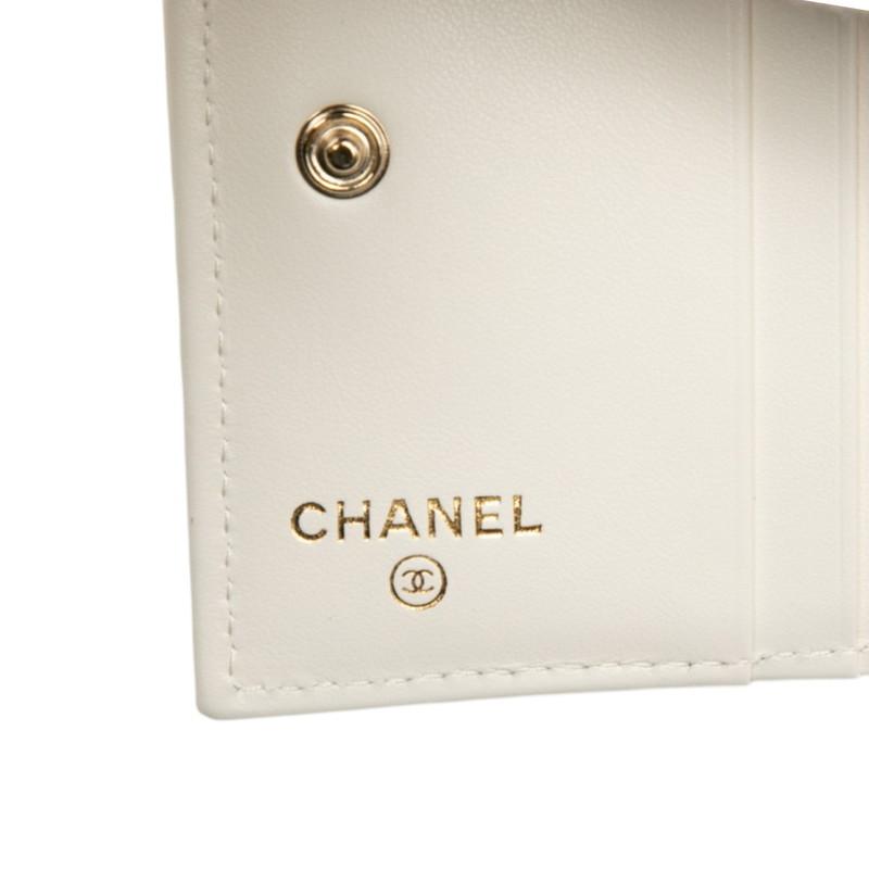 CHANEL（シャネル） ココマーク マトラッセ ラインストーン 二つ折り