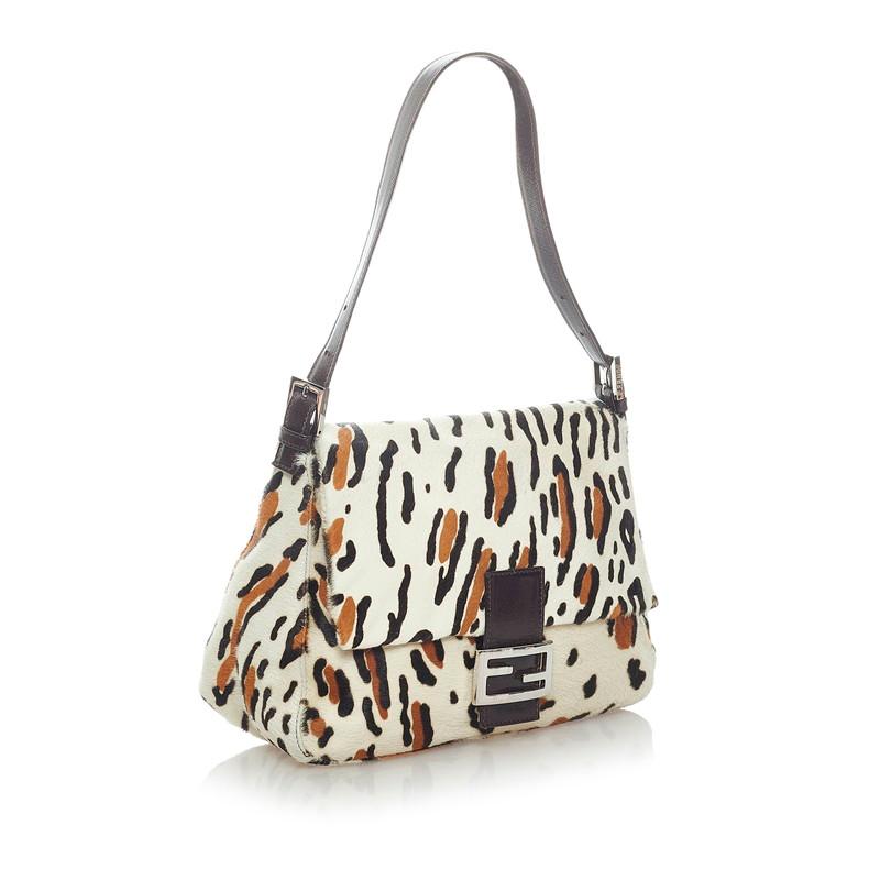 Fendi マンマバケット　ホワイトレザー ショルダーバッグ フラップ式 FENDI（フェンディ） マンマバケット アニマル ハンドバッグ