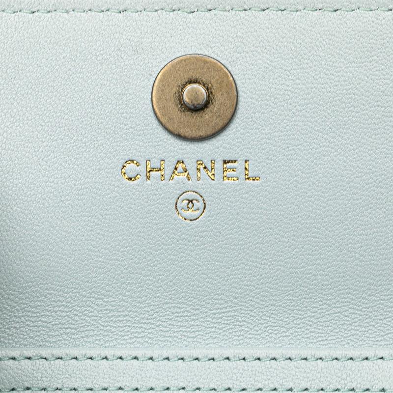 CHANEL（シャネル） マトラッセ シャネル19 ココマーク 斜め掛け
