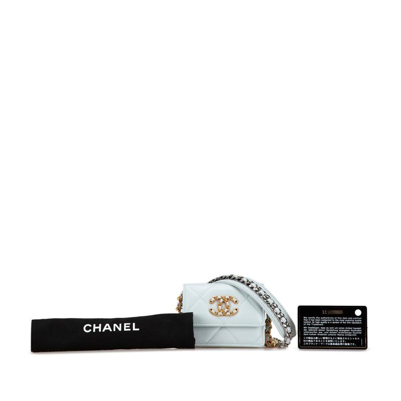 CHANEL（シャネル） マトラッセ シャネル19 ココマーク 斜め掛け