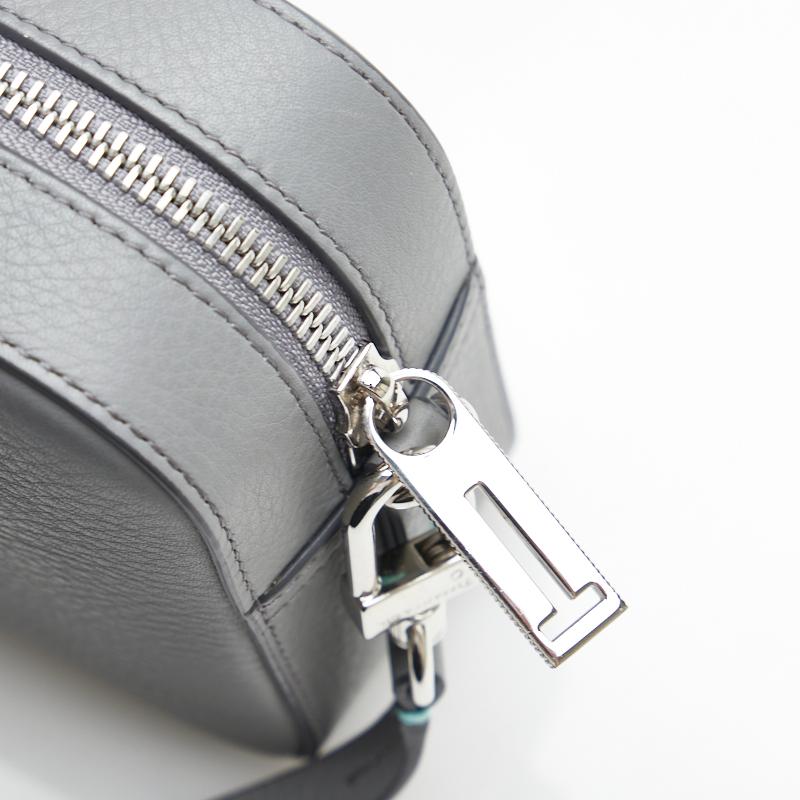 TIFFANY&Co.（ティファニー） 斜め掛け ショルダーバッグ グレー